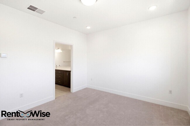 Building Photo - 29384 Hub Ln