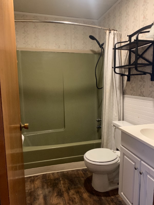 Building Photo - 102 Oakwood St