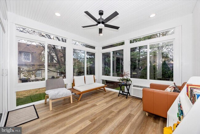 Building Photo - 2465 Bear Den Rd