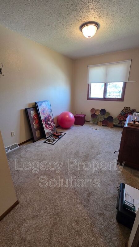 Building Photo - 1304 E Ingals Ave
