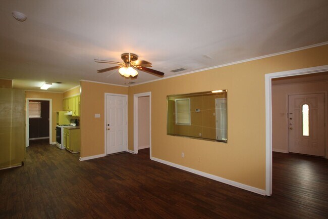 Building Photo - Coming Soon: 4 Bedroom 2 Bath home in Tyler!