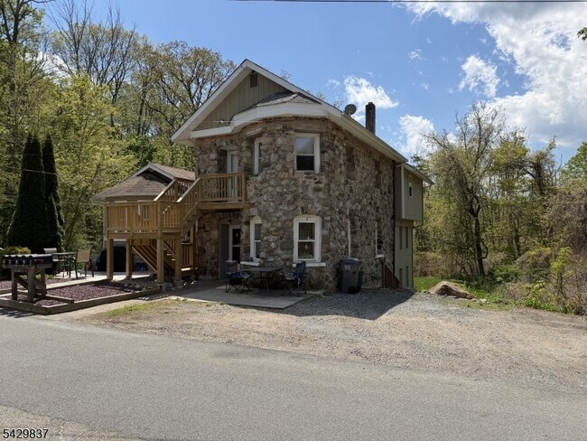 Building Photo - 6 Southard Rd