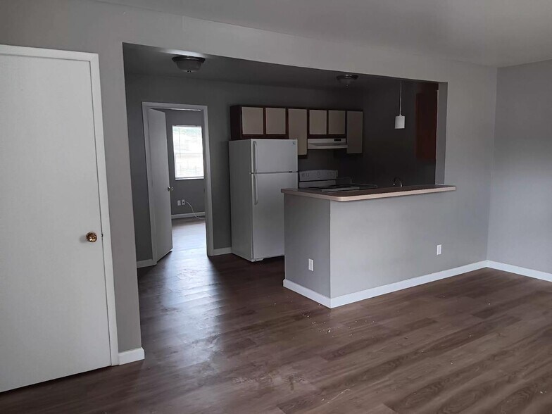 Building Photo - 103 Sandstone Ct