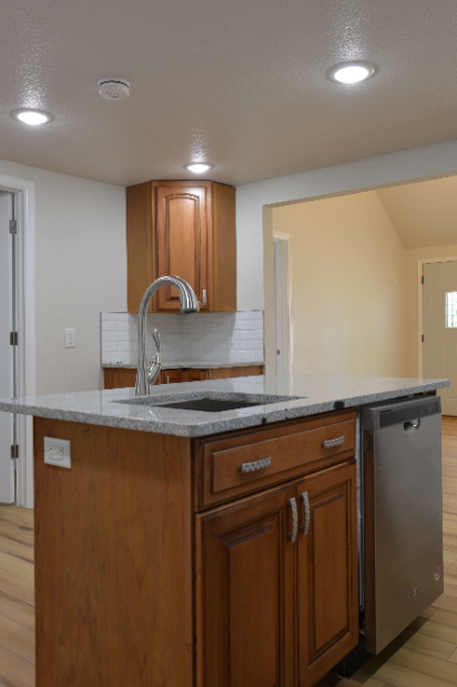 Building Photo - Newly Remodeled Home!