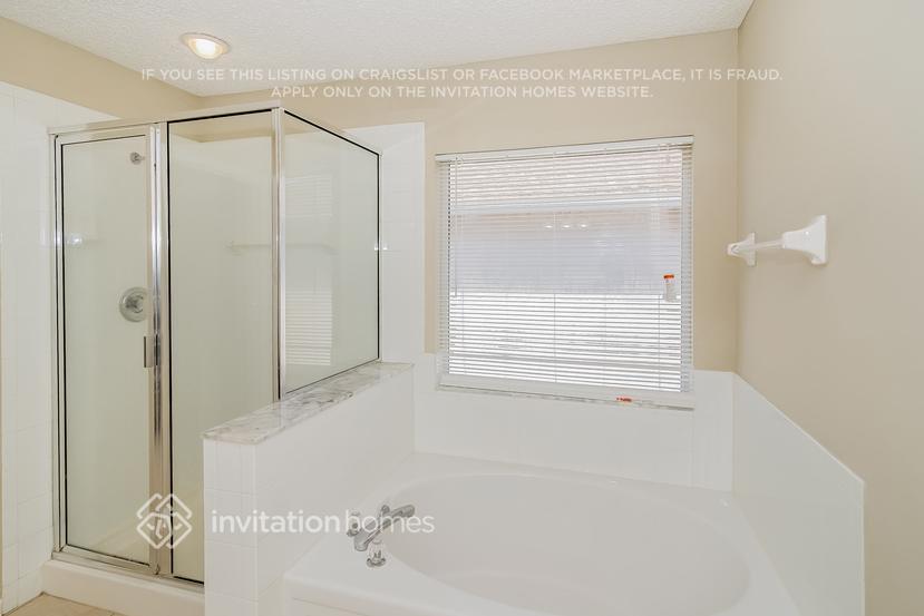 Building Photo - 1656 Hawkins Cove Dr E