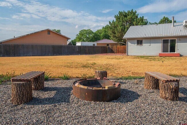 Building Photo - 64251 N Ramona Rd