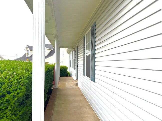 Building Photo - 3 bedroom in Oak Grove