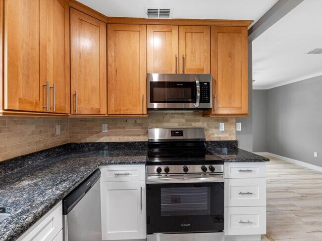 Building Photo - 3.0 bedroom in St.Pete Beach Florida 33706