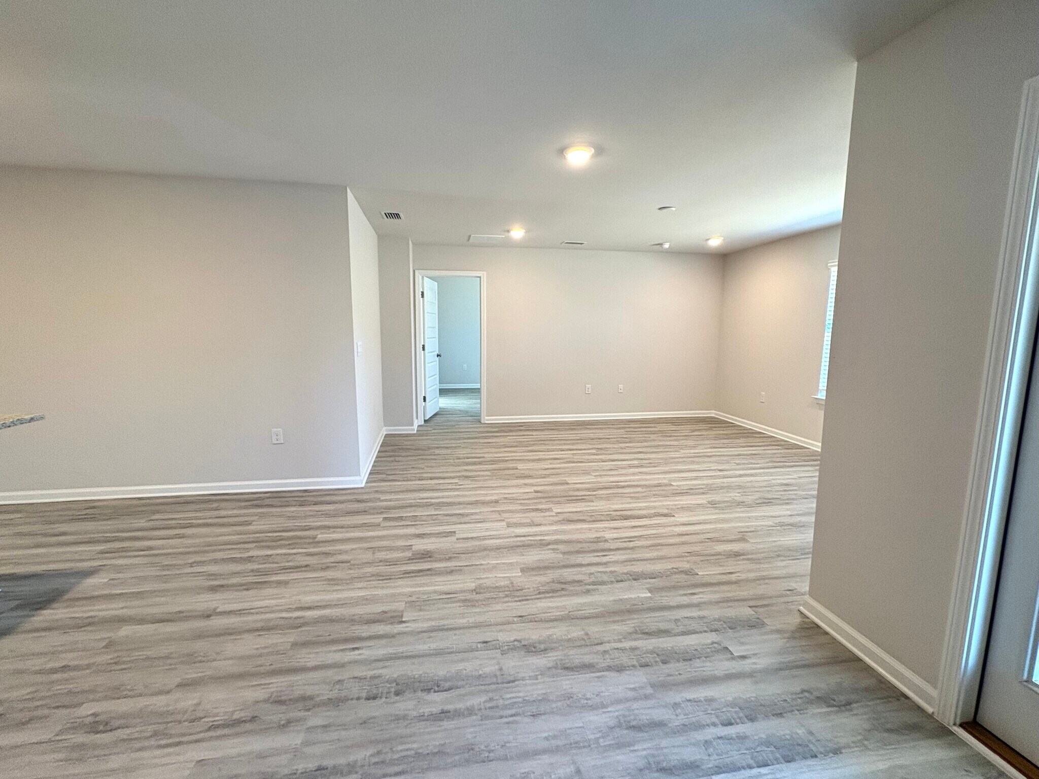 Building Photo - 293 Cades Ct