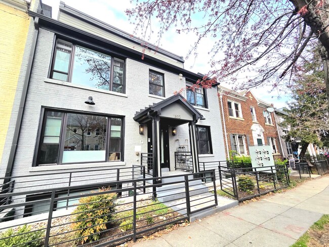 Primary Photo - Updated 2 BR/2 BA Condo | Top Floor Living...