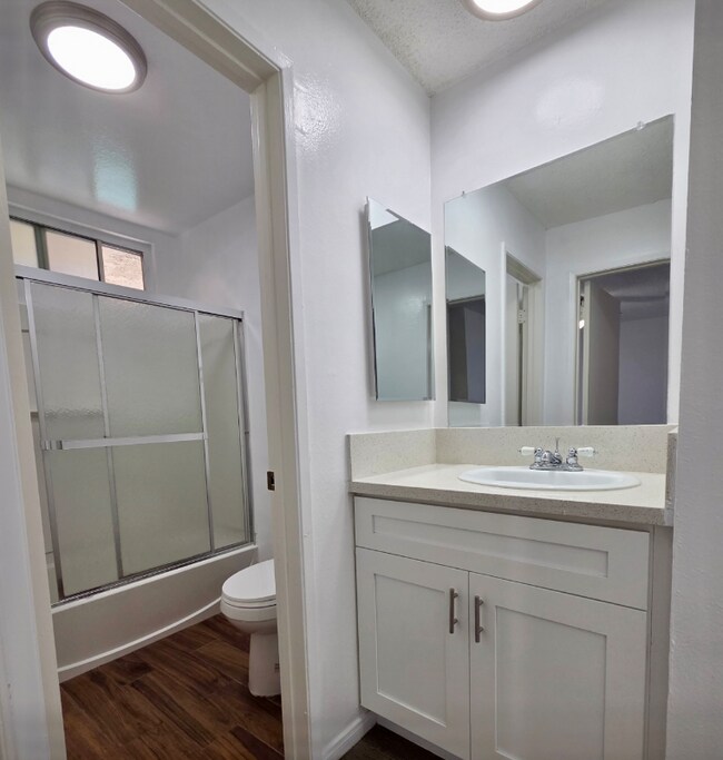 Building Photo - 3861 Mentone Ave