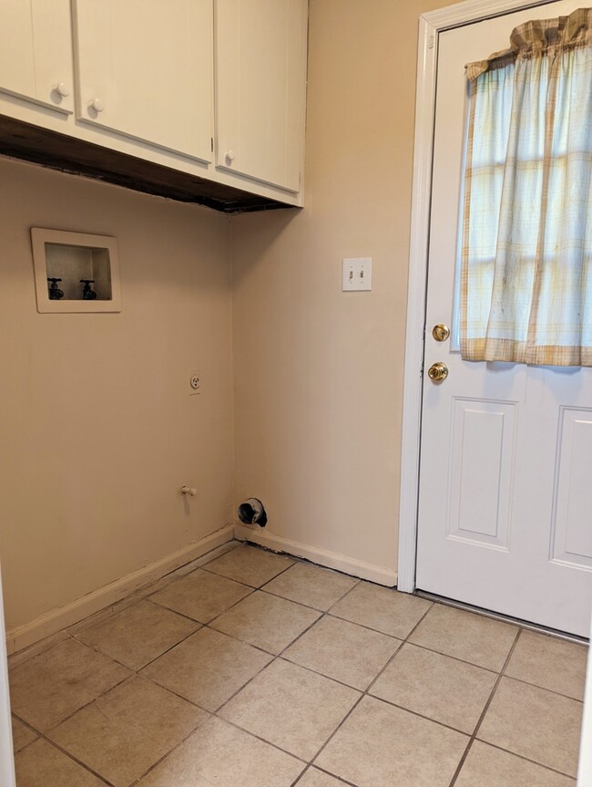 Washer and Dryer Room - 6060 Wintergreen Rd