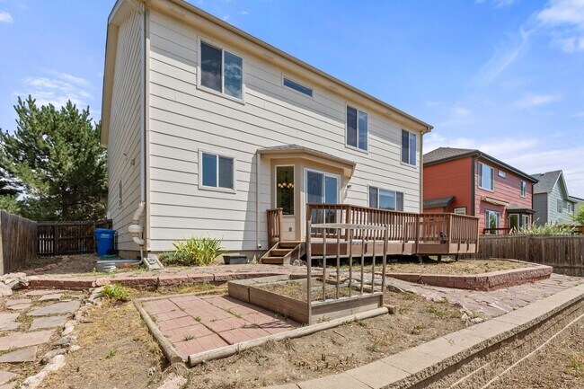 Building Photo - 2021 Falcon Ridge Dr