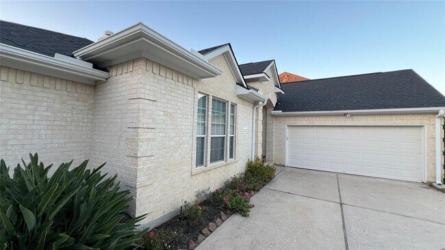 Building Photo - 2411 Kilgarney Keep St