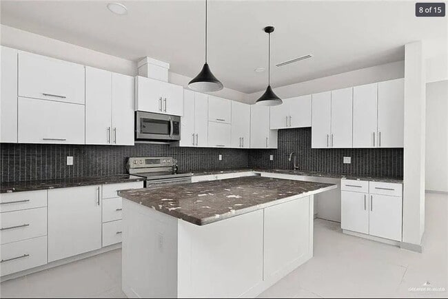 Building Photo - 36 Cottonwood Ave
