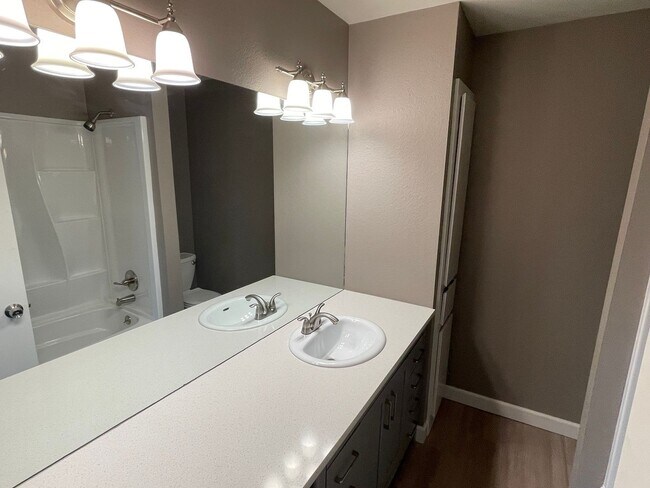 Building Photo - Remodeled 3/2 in near MoPac and Parmer Ln