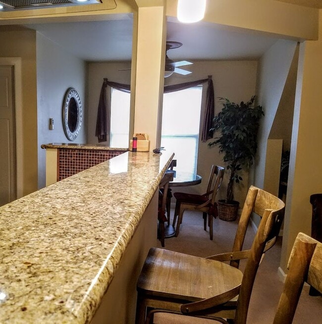 Building Photo - Downtown CDA Home!