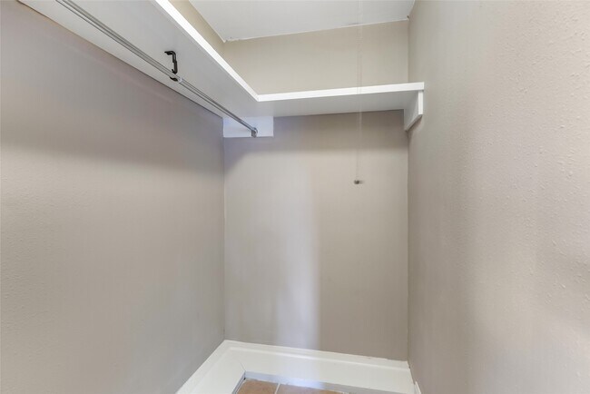 Building Photo - 2198 N Winfree St