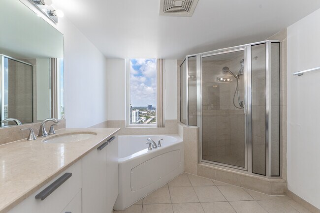 Building Photo - 16699 Collins Ave
