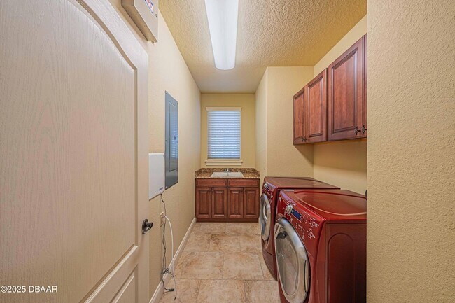 Building Photo - 5090 Riverside Dr
