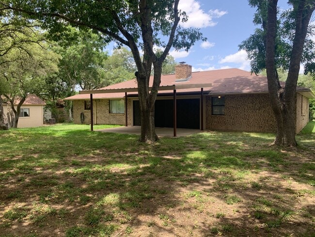 Building Photo - Cozy and Quaint 2 bedroom 2 bath with bonu...