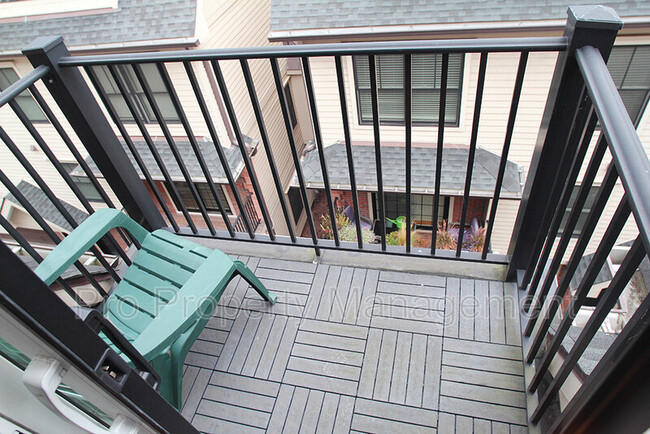 Building Photo - 109 Forest St