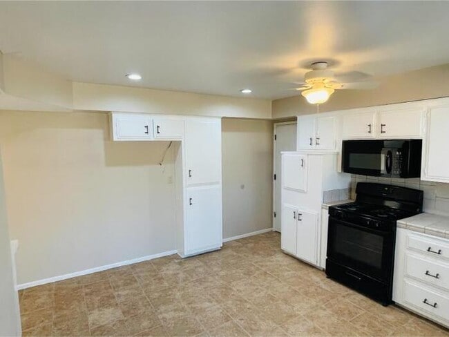 Building Photo - 678 Monterey Pl