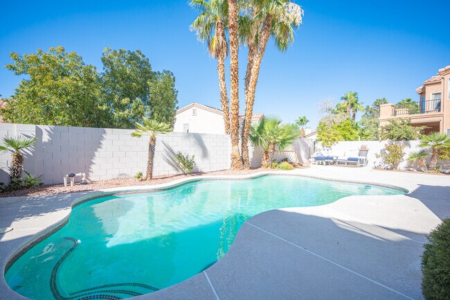 Building Photo - 8420 Bay Crest Dr