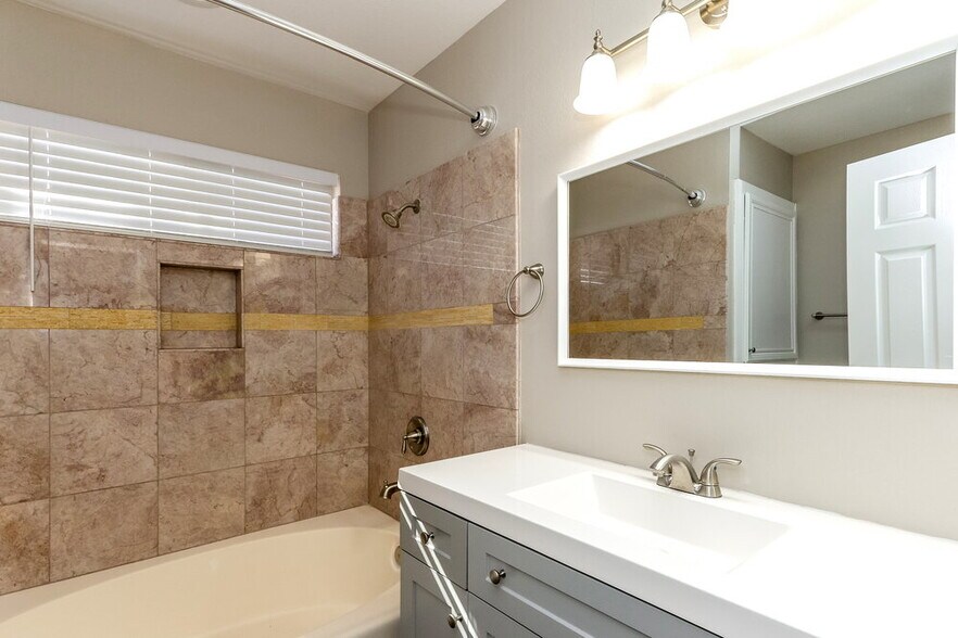 Building Photo - 229 Comanche Ct