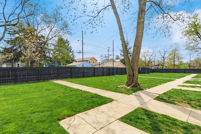 Building Photo - 958-976-976 S Champion Ave