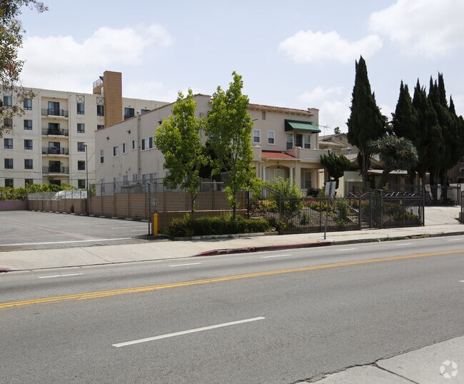 Building Photo - 310 S Wilton Pl