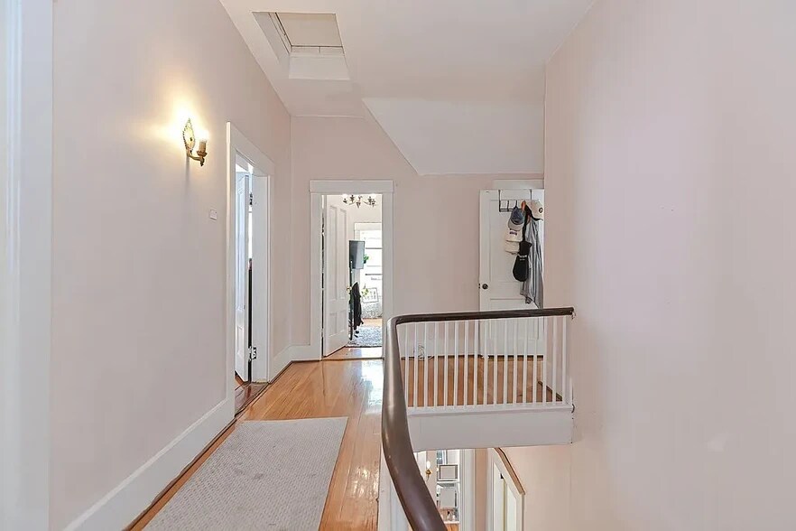 Building Photo - 139 Hillside St