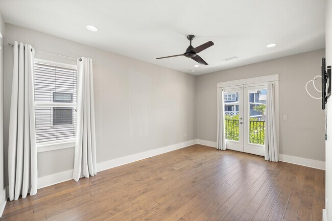 Building Photo - 56 Penelope St