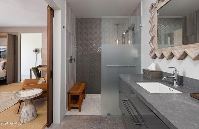 Building Photo - 15212 N Sandy Blf Rd