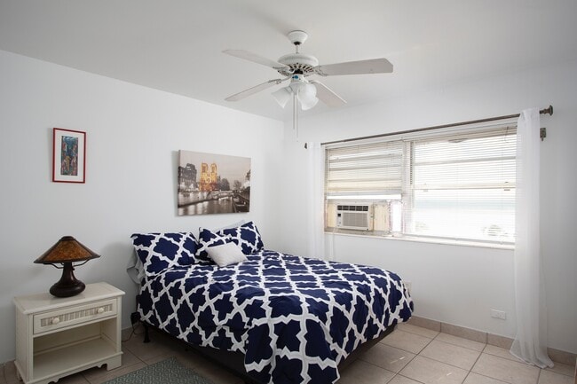 Building Photo - 2 Bedroom 1 Bathroom Furnished 5th Floor Direct Ocean View Condo: Available Now thru Nov 10th