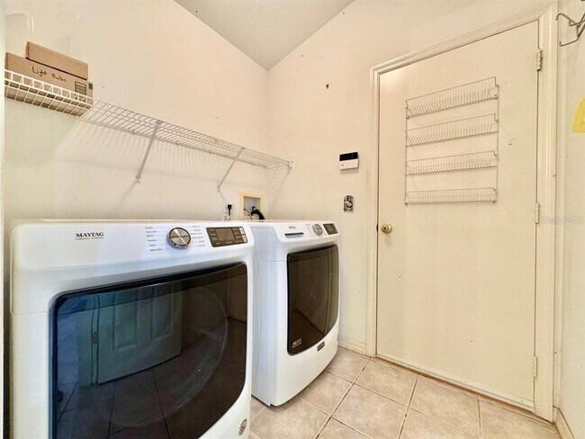 Building Photo - 22537 Roderick Dr