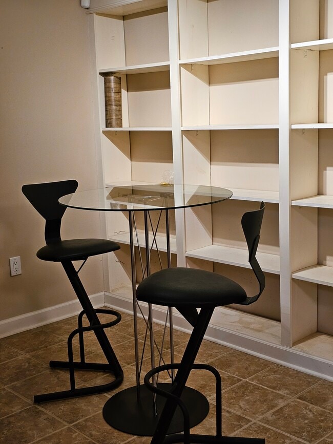 Building Photo - 5 Autumn Hill Ct