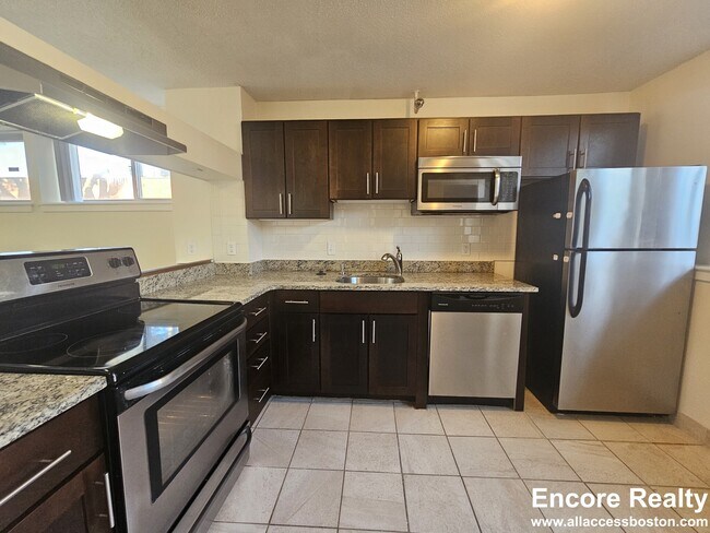 Building Photo - 150 N Beacon St