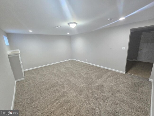 Building Photo - 3 Bedroom 2 Bathroom Townhome