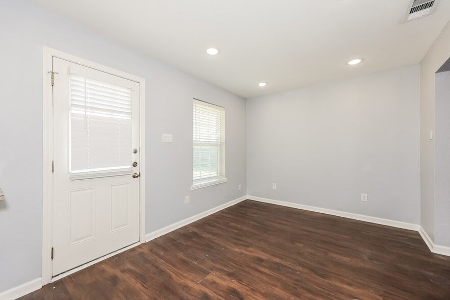 Building Photo - 808 Quinette Dr