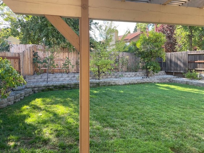 Building Photo - BEAUTIFUL 2 STORY IN FOLSOM WITH 4 BED, 3 FULL BATH, & 3 CAR GARAGE