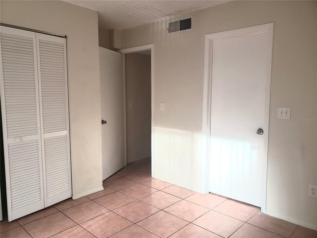 Building Photo - 7100 Waterside Dr