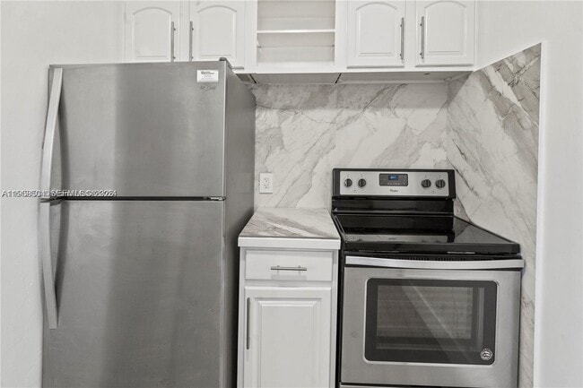 Building Photo - 12108 NE 5th Ave