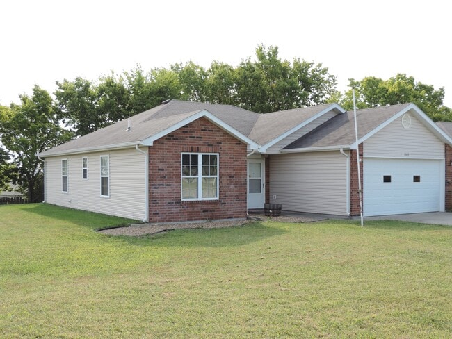 Building Photo - 1303 Fox Run Dr