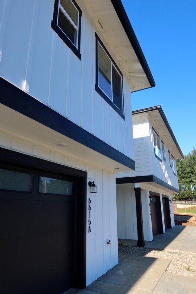 Building Photo - 6615 Devon Ave SE