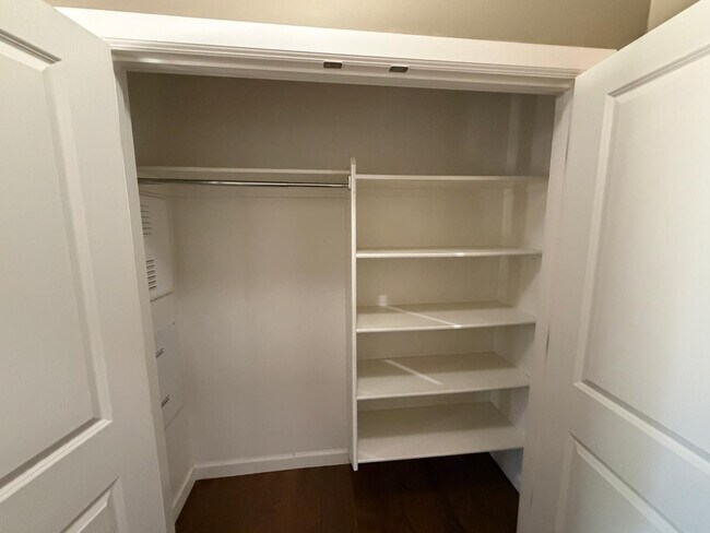 Building Photo - 7291 N Scottsdale Rd