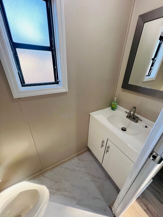Building Photo - Charming 3-Bedroom – Water Included!