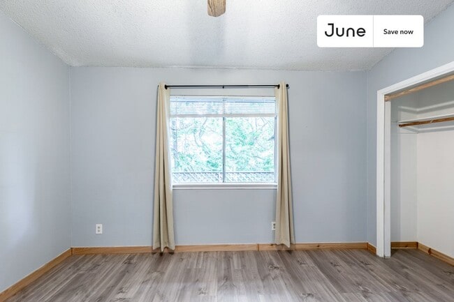 Building Photo - 5402 Brompton Cir