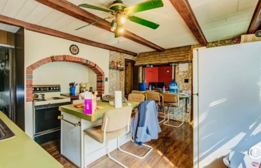 Building Photo - 205 W Fulton St