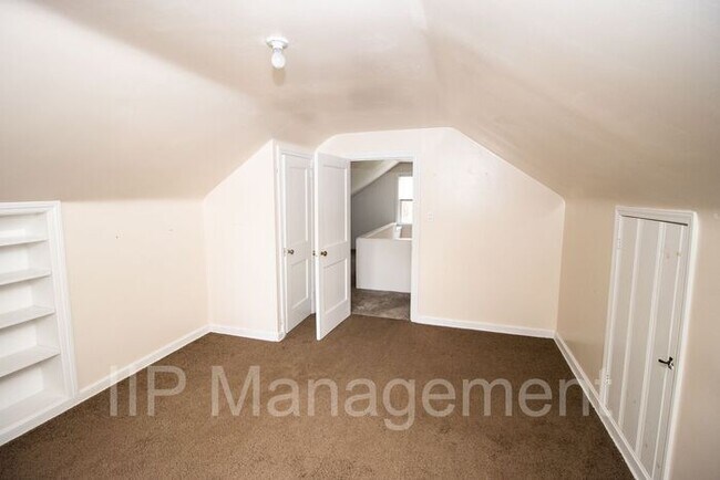 Building Photo - Beautiful 3 Bedroom house in South Euclid!